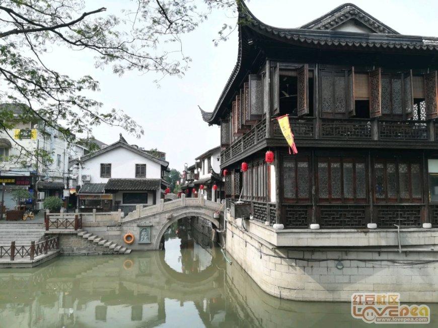 如果再加入酵母粉的面粉中再加入一些白糖会有什么现象？